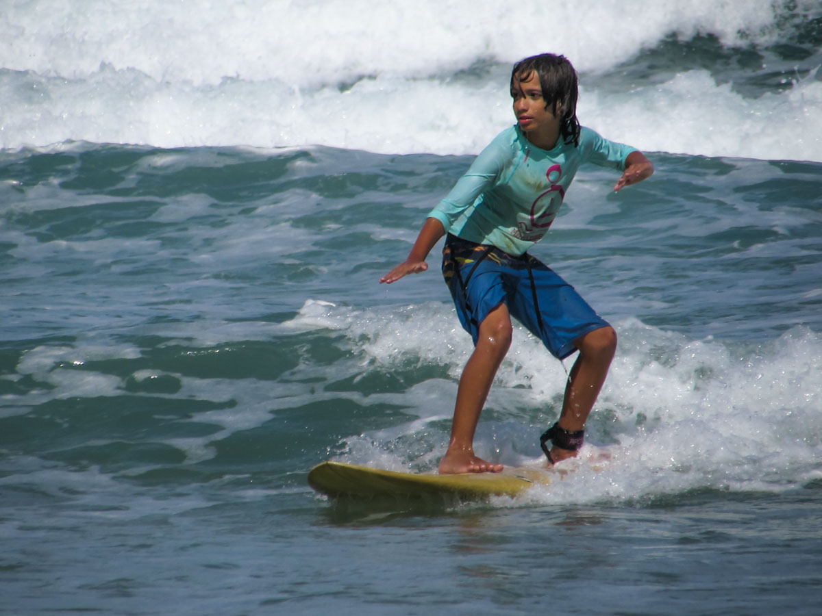 Kids surf lessons Meninas do mar Surf School Itacare