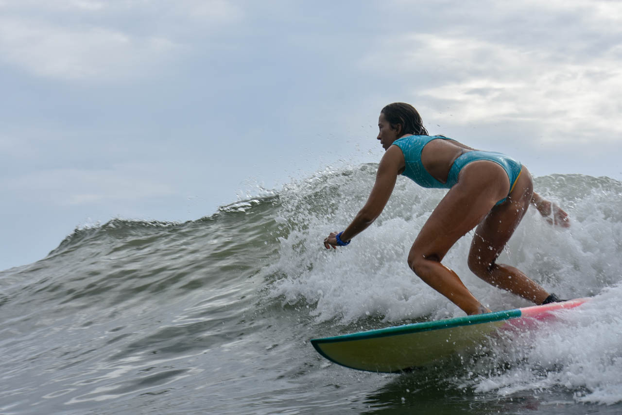 Intermediate surf lessons Meninas do mar Surf School Itacare